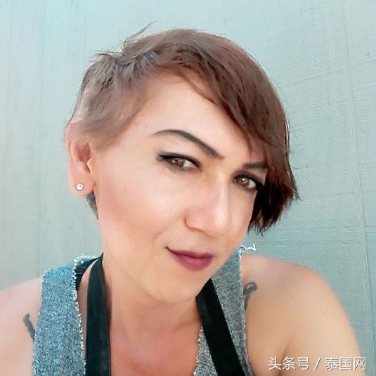 前泰国足球啦啦队社团主席追求自我，变性成为性感女人！