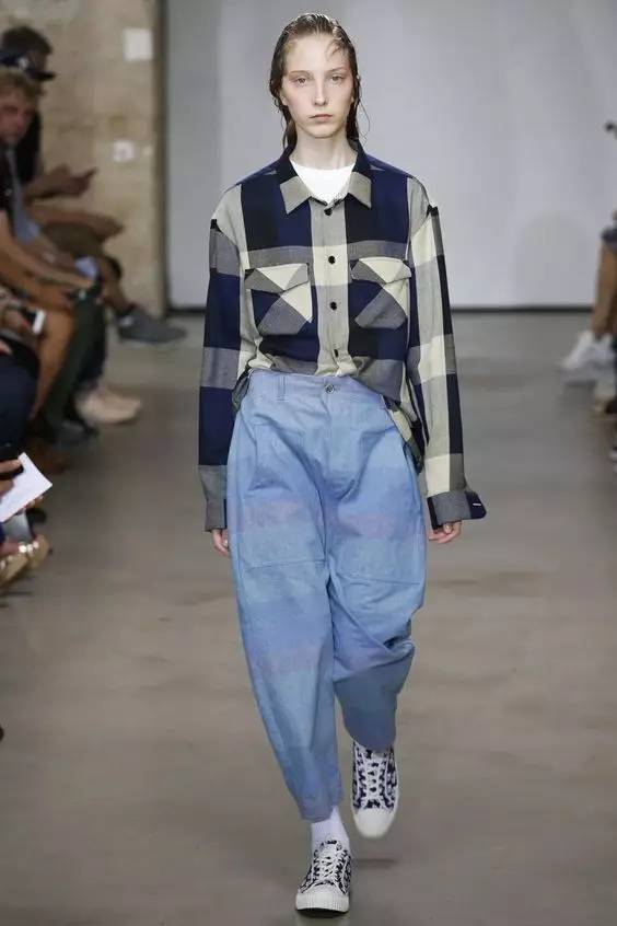 女星都在穿这件桌布单品，看完1秒就爱上！