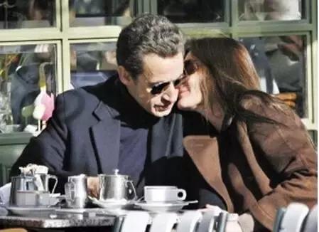 她是女版“王思聪”出身，却打出一手比他更好的牌，法国第一夫人布吕尼独特人生无须比较！