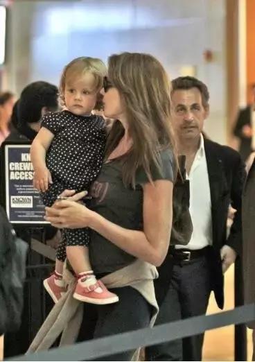 她是女版“王思聪”出身，却打出一手比他更好的牌，法国第一夫人布吕尼独特人生无须比较！