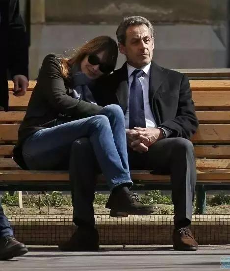 她是女版“王思聪”出身，却打出一手比他更好的牌，法国第一夫人布吕尼独特人生无须比较！