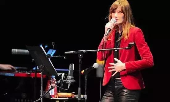 她是女版“王思聪”出身，却打出一手比他更好的牌，法国第一夫人布吕尼独特人生无须比较！