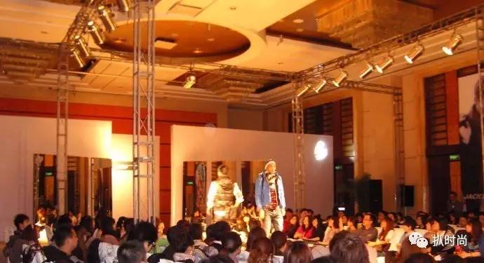 衣服批发过来卖不出去怎么清仓,衣服批发卖不出去