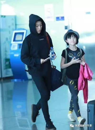 李嫣Style！王菲李亚鹏女儿变身超模05后都出来闯天涯了