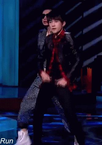 行走的荷尔蒙易烊千玺,易烊千玺荷尔蒙爆棚完整版