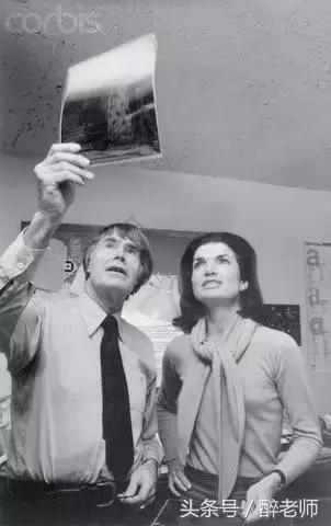 杰奎琳穿着带血的衣服,杰奎琳的眼泪音频