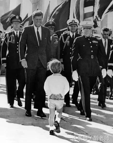 杰奎琳穿着带血的衣服,杰奎琳的眼泪音频