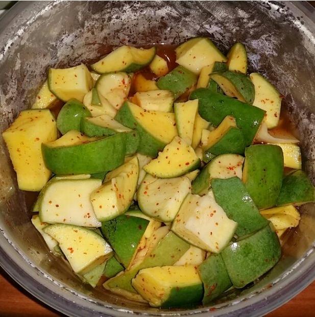 芒果酸制作全过程,街边的芒果酸怎么制作