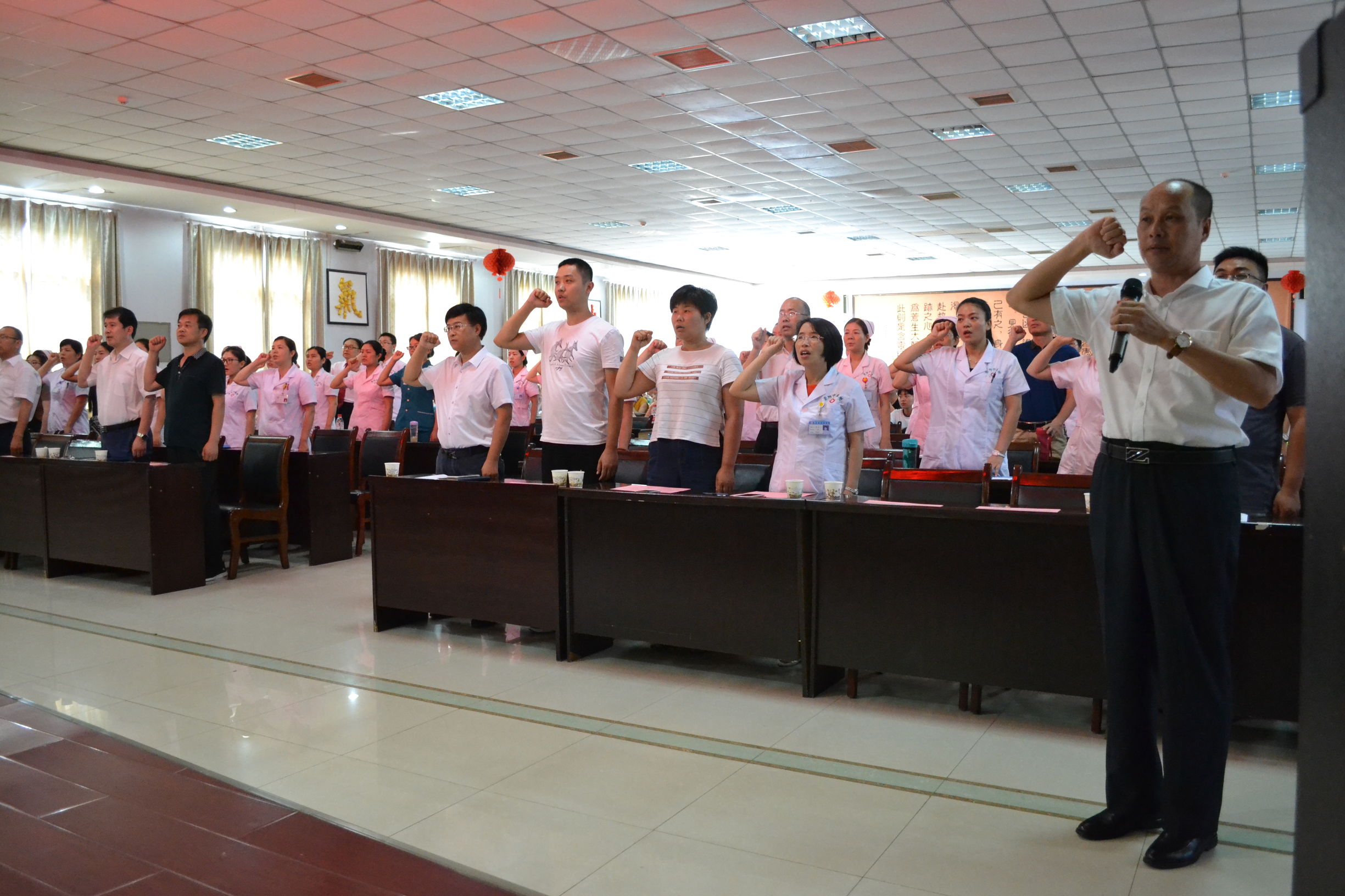 荥阳市中医院：用“六个一”致敬七一