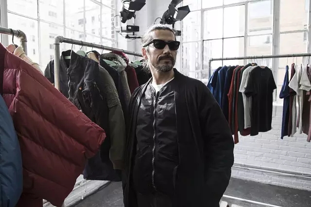 一把伞卖10万天价,一把伞卖七十万块