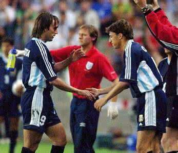 克雷斯波和巴蒂斯图塔谁厉害,克雷斯波和巴蒂观战