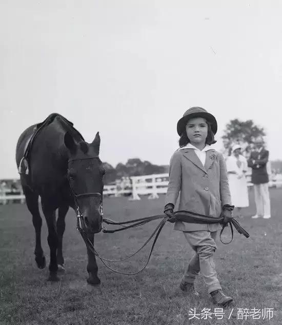 杰奎琳穿着带血的衣服,杰奎琳的眼泪音频