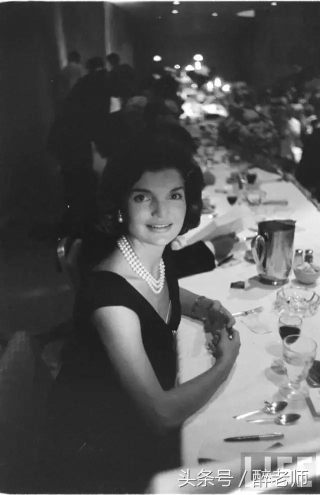 杰奎琳穿着带血的衣服,杰奎琳的眼泪音频