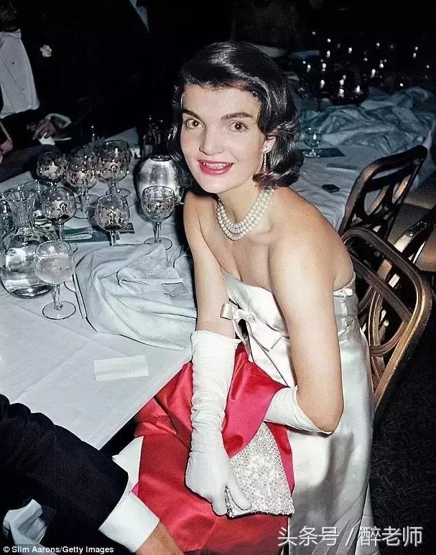 杰奎琳穿着带血的衣服,杰奎琳的眼泪音频