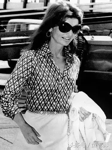 杰奎琳穿着带血的衣服,杰奎琳的眼泪音频