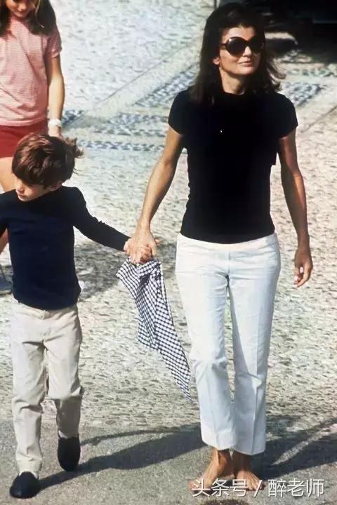 杰奎琳穿着带血的衣服,杰奎琳的眼泪音频