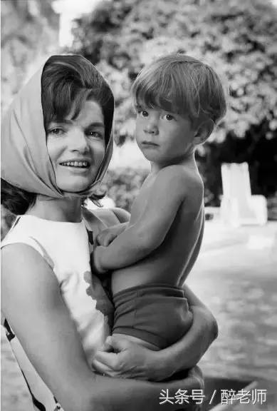 杰奎琳穿着带血的衣服,杰奎琳的眼泪音频