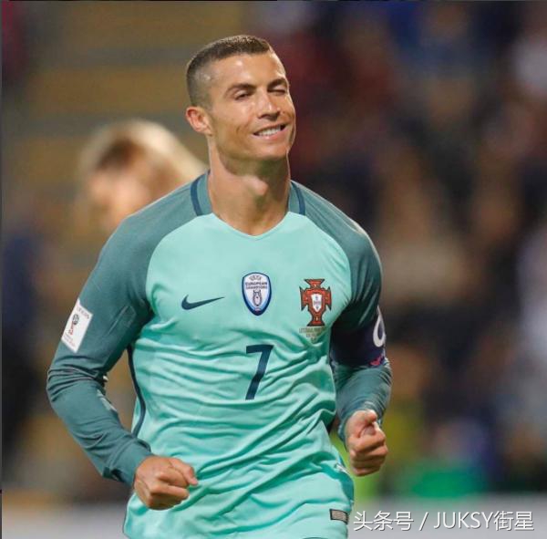 c罗发文乔治娜怀上了双胞胎,C罗晒与大儿子合影