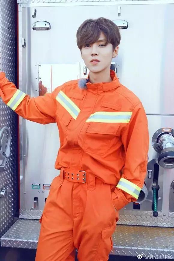 HALU哈鲁约吧大明星鹿晗*防队消**测评获优投球也是帅气十足鹿晗耿直问题被赞可爱