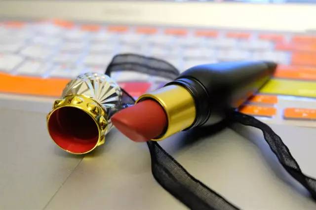 评测｜这些活跃在时博界的口红，的确可以让我秒变小妖精！