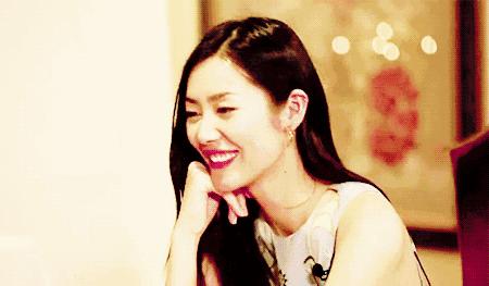 美饰美刻｜下班前，我们拉着老板在办公室里摆拍了10分钟~