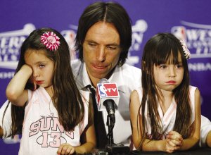 十大NBA感人瞬间：穆大叔落泪大郅获力挺弗老大为姚明挺身而出