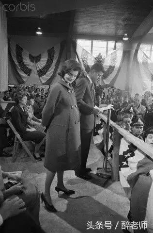 杰奎琳穿着带血的衣服,杰奎琳的眼泪音频