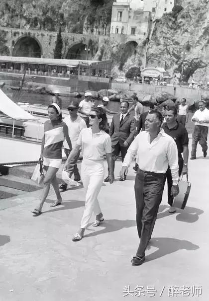 杰奎琳穿着带血的衣服,杰奎琳的眼泪音频