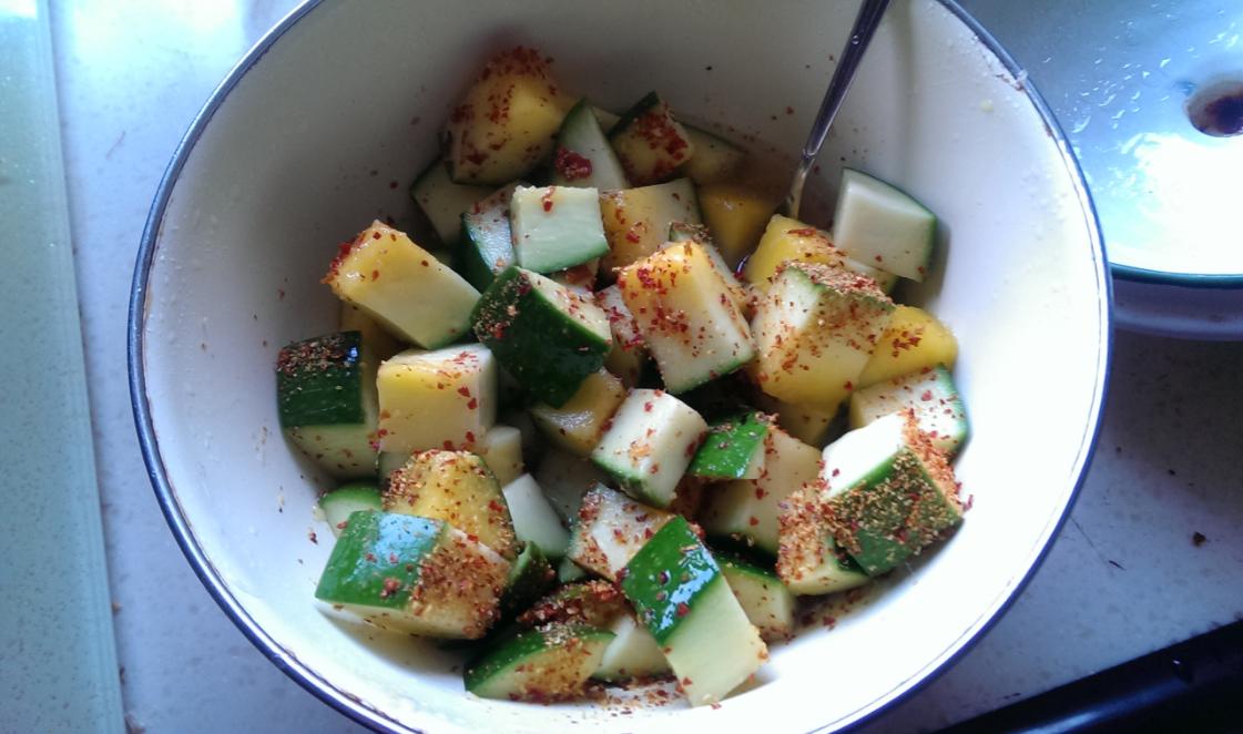 芒果酸制作全过程,街边的芒果酸怎么制作