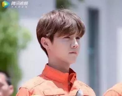 HALU哈鲁约吧大明星鹿晗*防队消**测评获优投球也是帅气十足鹿晗耿直问题被赞可爱