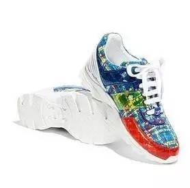 杨幂的最近穿的运动鞋,杨幂穿的薄荷绿运动鞋