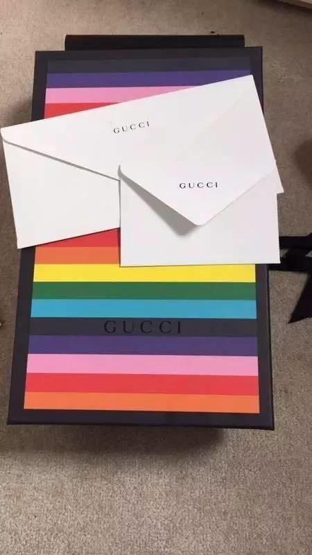 杨幂的最近穿的运动鞋,杨幂穿的薄荷绿运动鞋