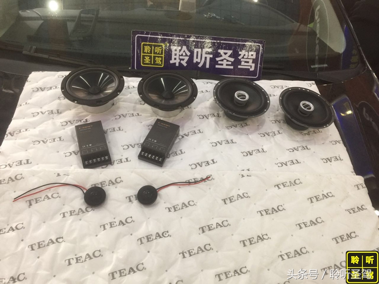 经典福特福克斯的原车音响换装、门板隔音之旅不过两千元的改装，给有需求的自己！