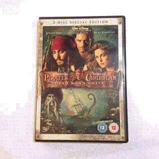 电影中人物从车里走出来画面,电影角色从dvd盒里跑出来