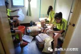 四川成都小学足球队输球获安慰,学校足球队毫无悬念夺冠