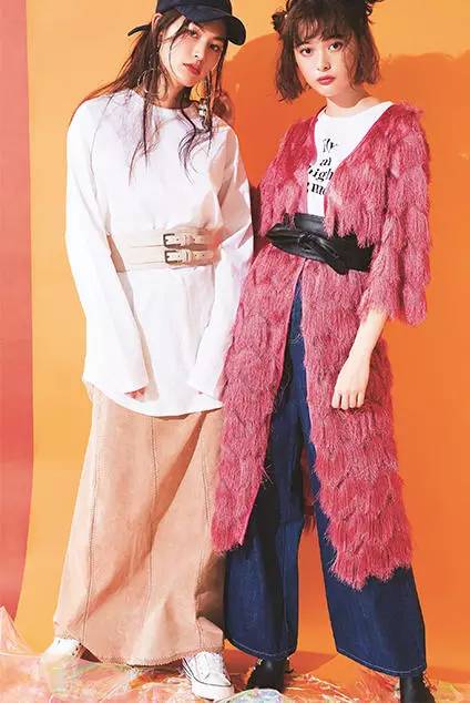 推荐几件夏天的t恤,今年夏天最流行的几件t恤