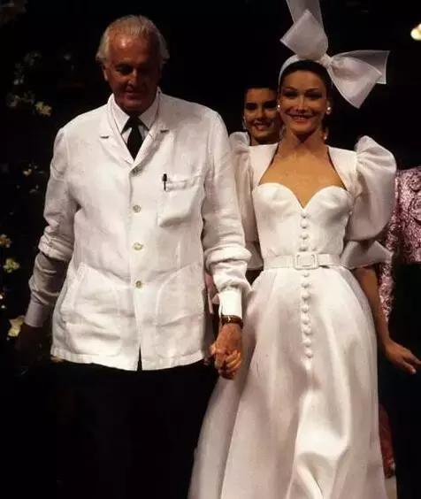 她是女版“王思聪”出身，却打出一手比他更好的牌，法国第一夫人布吕尼独特人生无须比较！