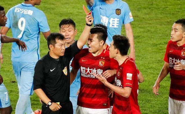 恒大一国脚“神秘消失”一个月！连续两年闹离队，被两大名帅弃用