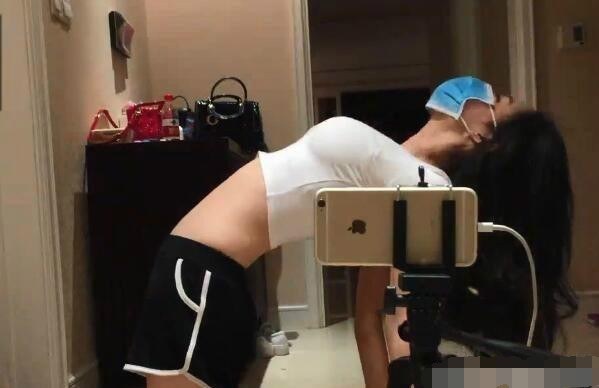 濂藉彲鐖辩殑濡瑰瓙,鍙埍鐨勫瀛愪负鑷繁鍔犳补