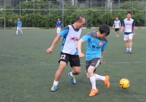 张玉宁为国足硬朗地拼搏,张玉宁五大联赛集锦