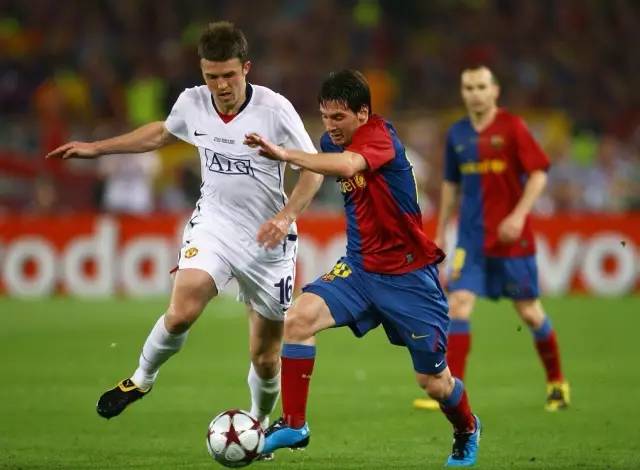 你所爱的梅西有这样一段爱情：最好的爱情莫过于，9岁我为你钟情，30岁你为我披上嫁衣