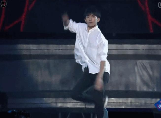 行走的荷尔蒙易烊千玺,易烊千玺荷尔蒙爆棚完整版