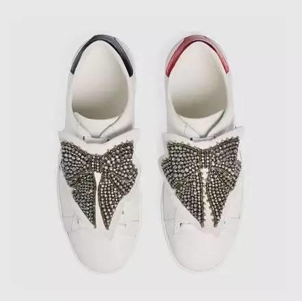 杨幂的最近穿的运动鞋,杨幂穿的薄荷绿运动鞋