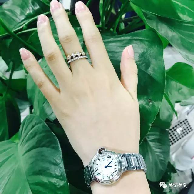 美饰美刻｜下班前，我们拉着老板在办公室里摆拍了10分钟~