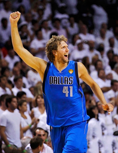 十大NBA感人瞬间：穆大叔落泪大郅获力挺弗老大为姚明挺身而出