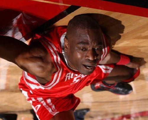 十大NBA感人瞬间：穆大叔落泪大郅获力挺弗老大为姚明挺身而出