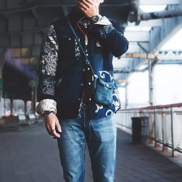 一把伞卖10万天价,一把伞卖七十万块