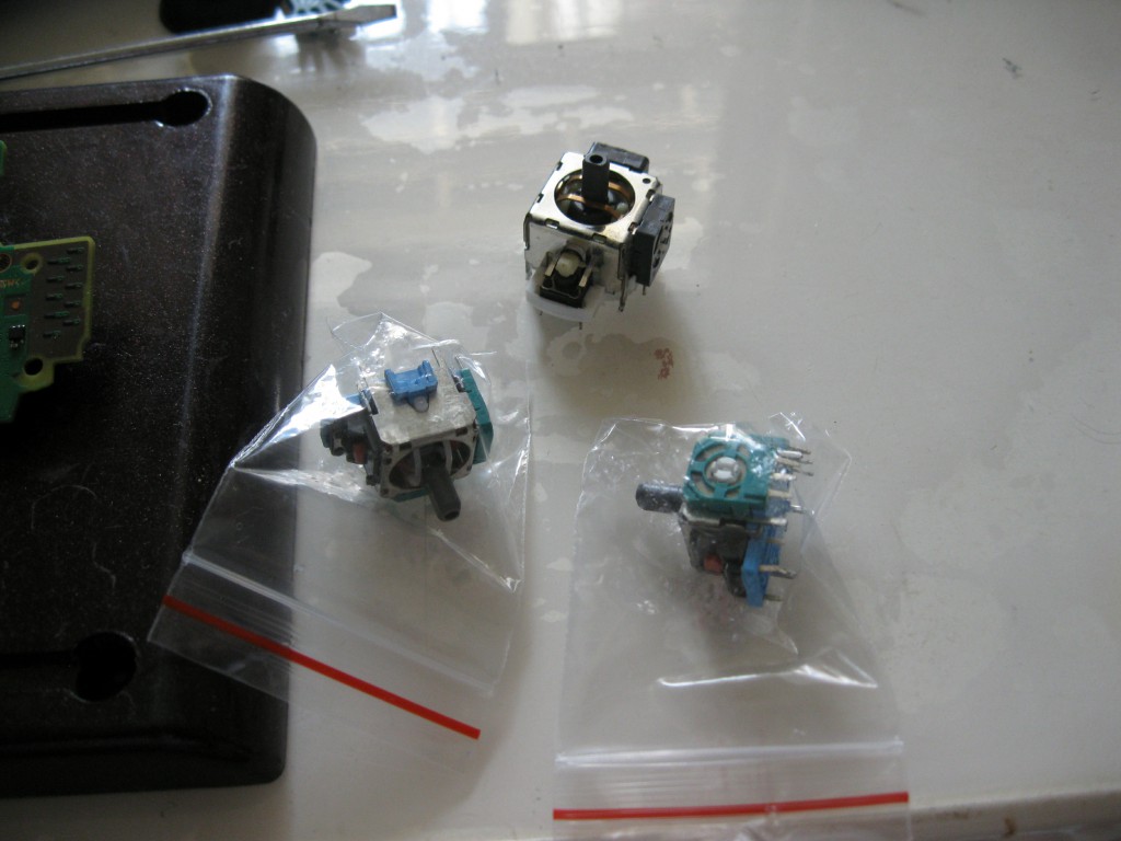 胡撕乱拆系列——索尼*法大**SONYPS4手柄拆机及真-摇杆更换