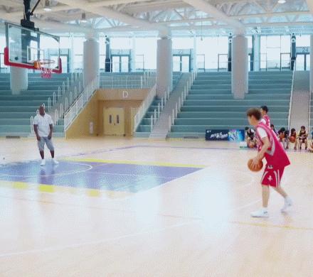 约吧大明星鹿晗照片,鹿晗扣篮