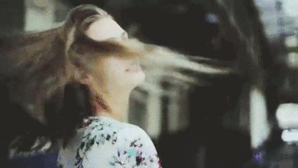 美饰美刻｜下班前，我们拉着老板在办公室里摆拍了10分钟~